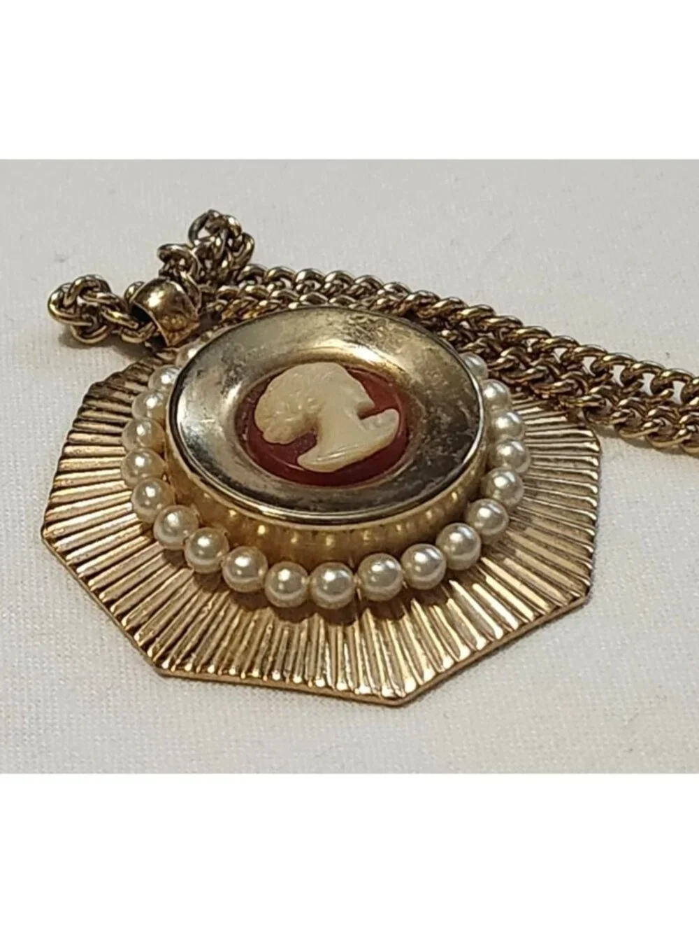 Vintage 1960s Gold Tone Cameo Pendant Necklace Faux Pearl Setting Classic